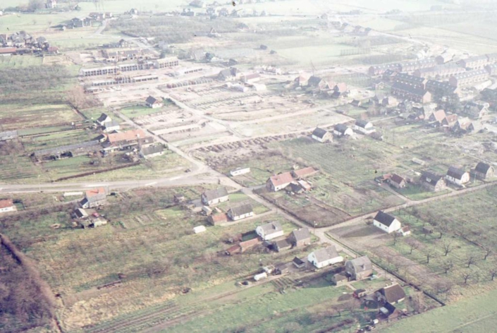 Luchtfoto van de Zuiling ten tijde van de bouw van de Kievitshof
