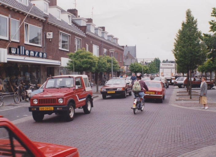 De Dorpsstraat rond 1990